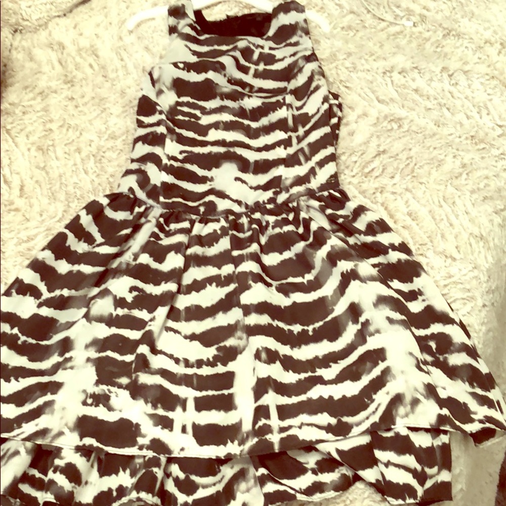 Guess black and white dress